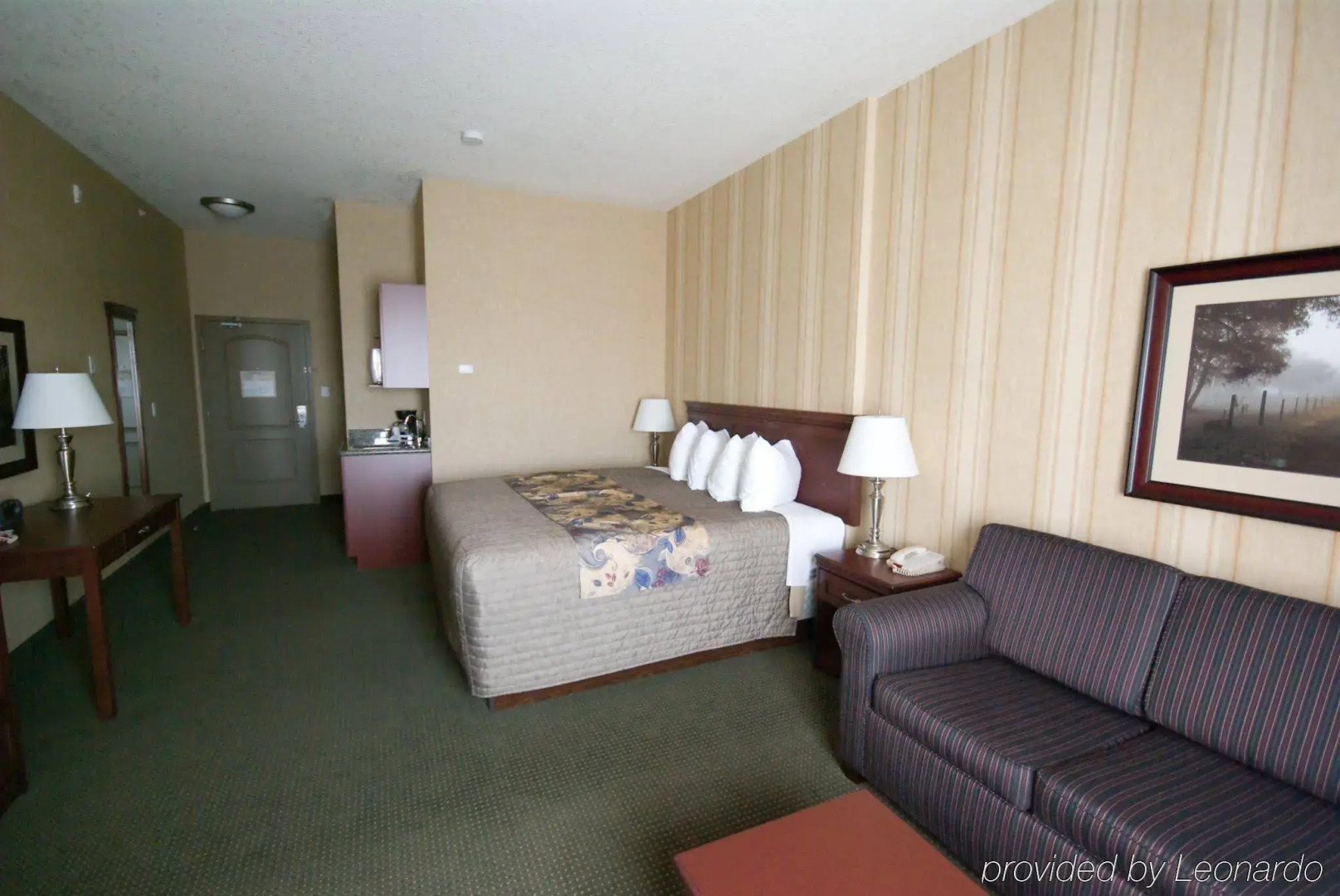 Redwood Inn & Suites - Grande Prairie