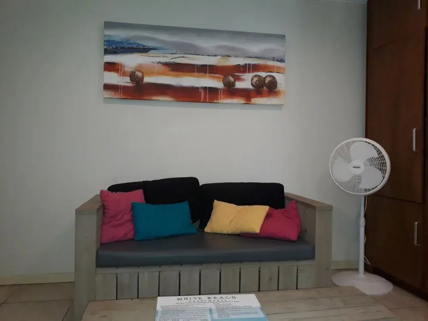 White Beach Apartments Palm Beach