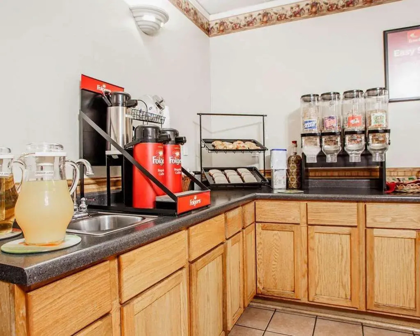 Econo Lodge Inn & Suites Newton