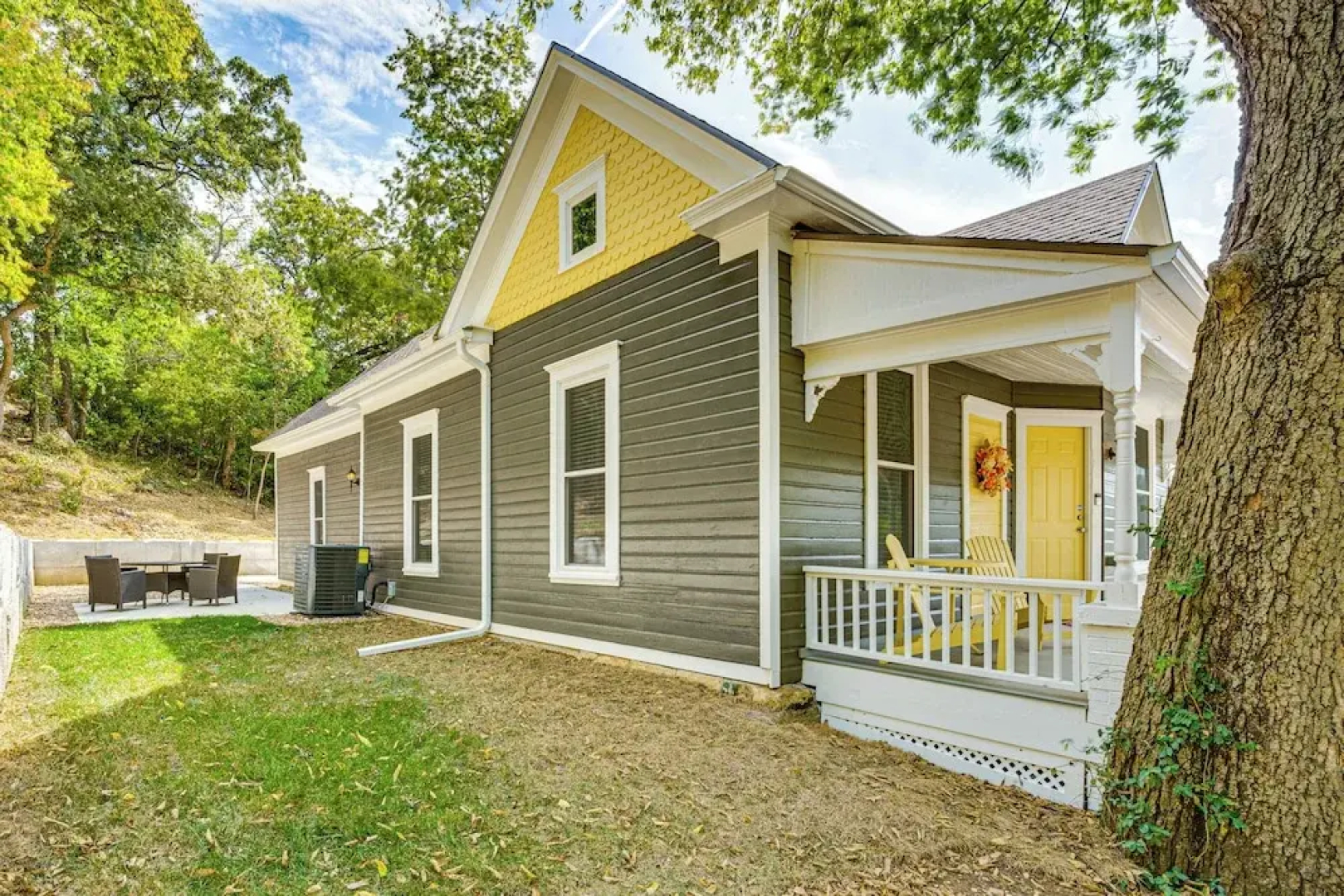 Walk Downtown: Historic Home in Excelsior Springs