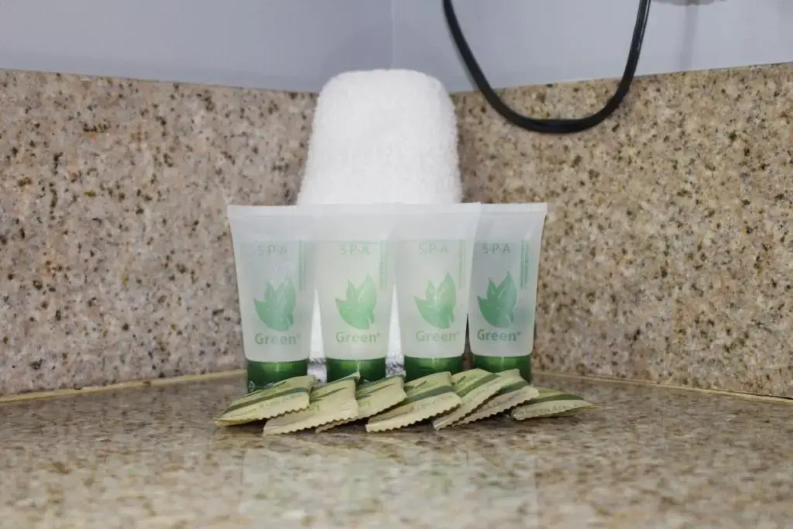 ERTH INN by AGA, Maywood