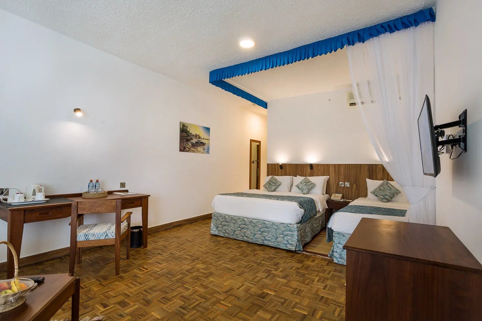 Travellers Beach Hotel & Club