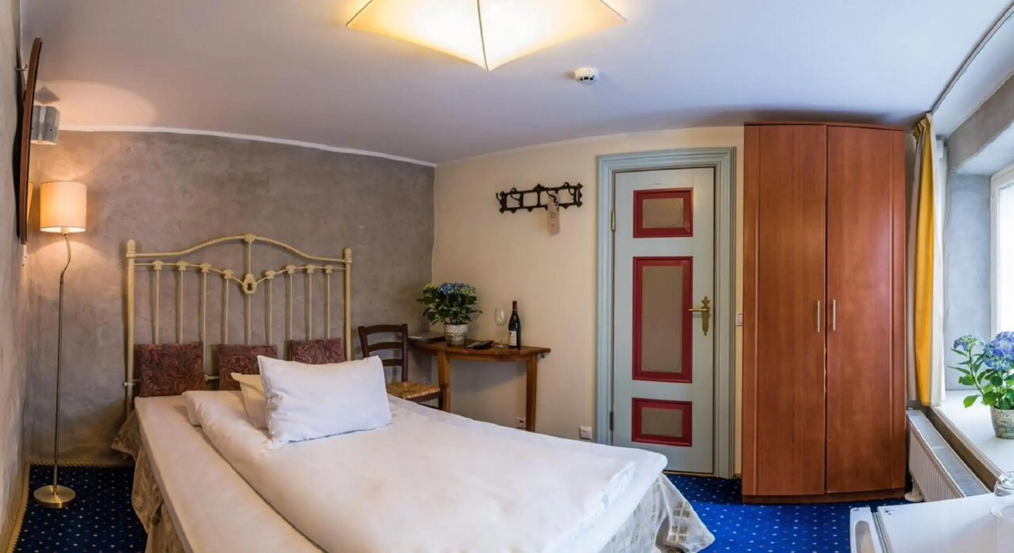 Гостиница CRU