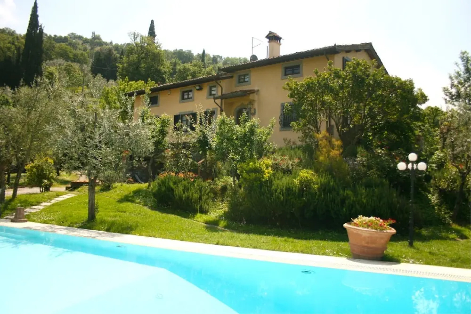 Private Villa with AC, private pool, WIFI, TV, terrace, pets allowed, parking, close to Arezzo