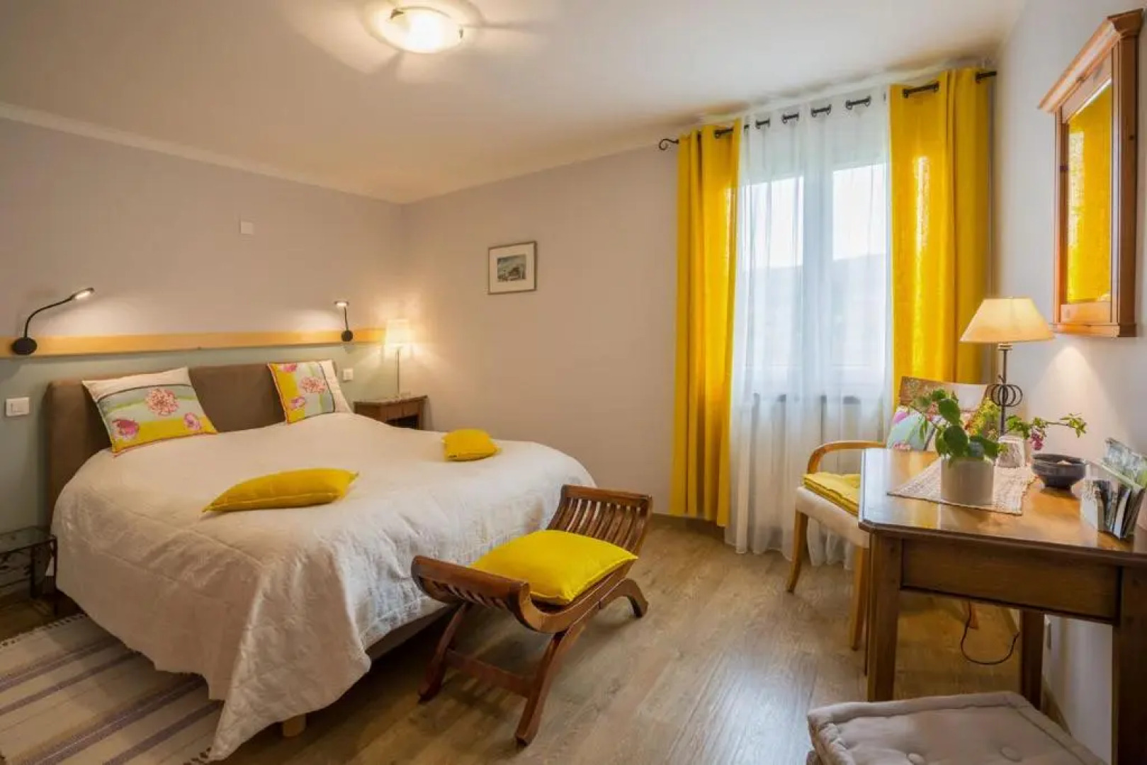 CHAMBRES D'HOTES 2 à 4p ou GITE DE GROUPE 16p, 7 ch, 6 sdb, parc et salle de réception