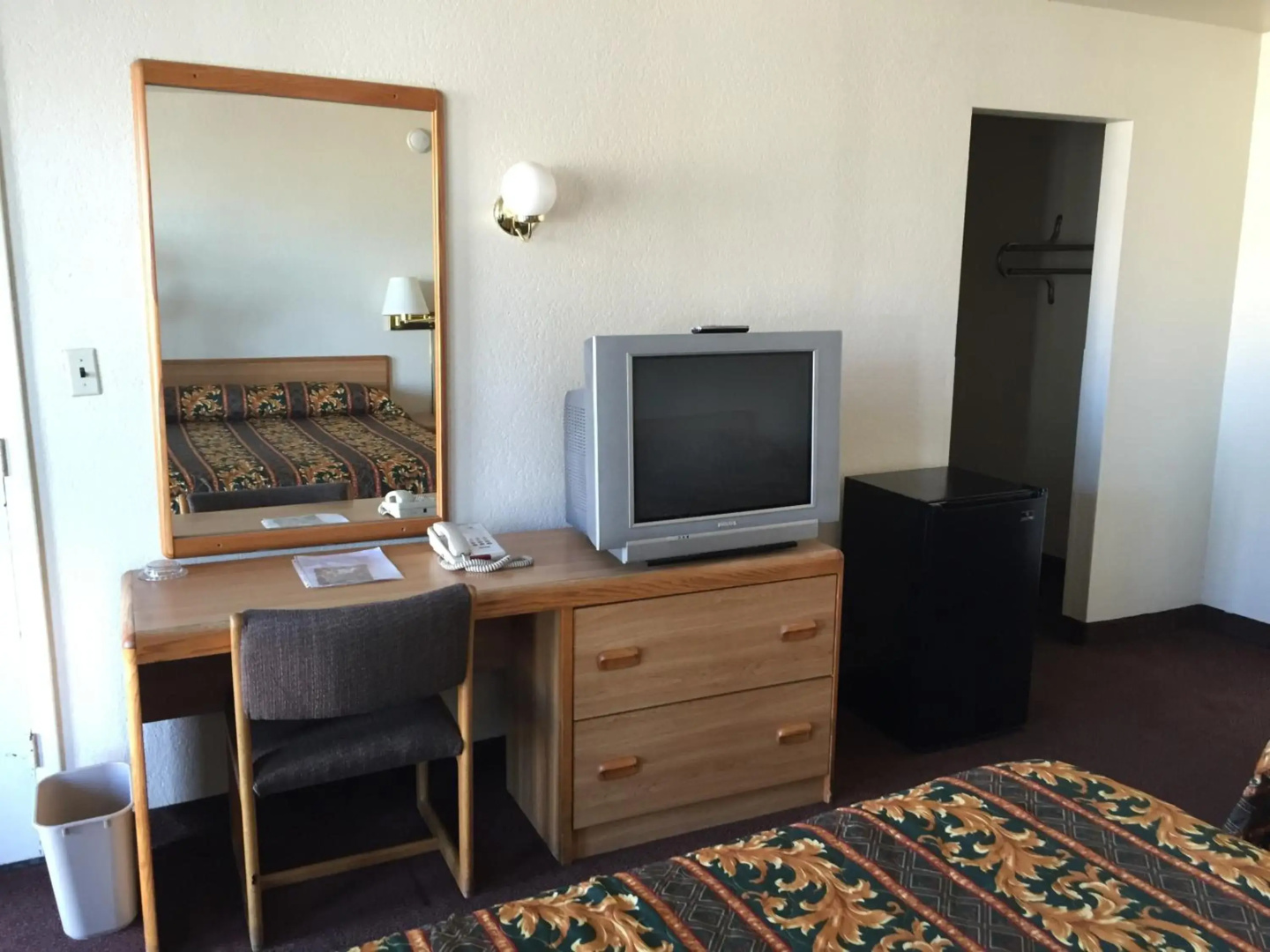 E-Z 8 Motel Phoenix Airporter