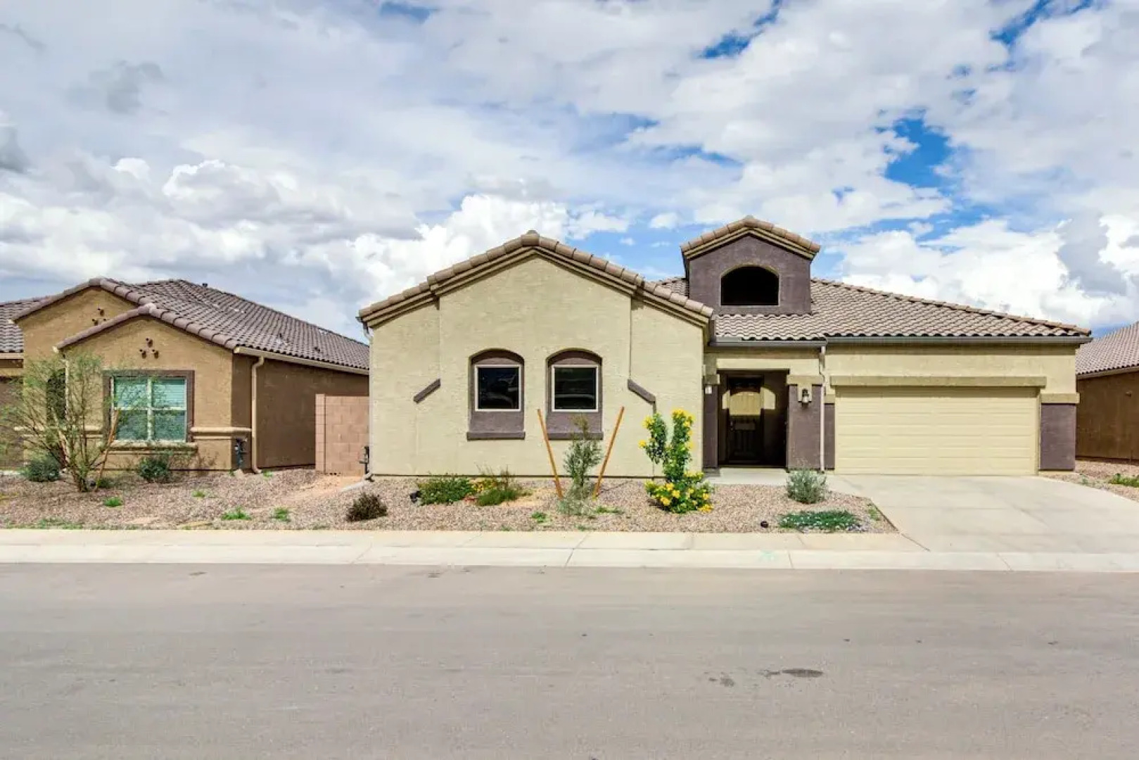 Marana Home w/ Pool Access & Mountain Views!