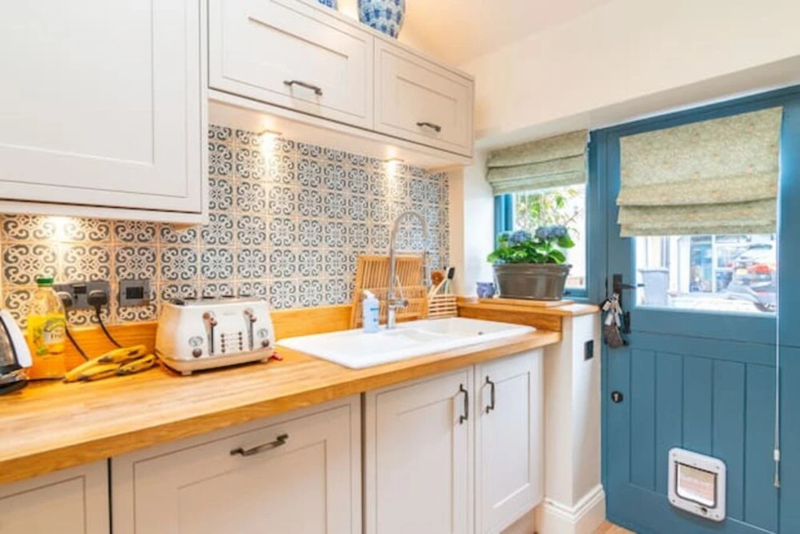 Charming 3-bed House in Halifax w/ Private Garden