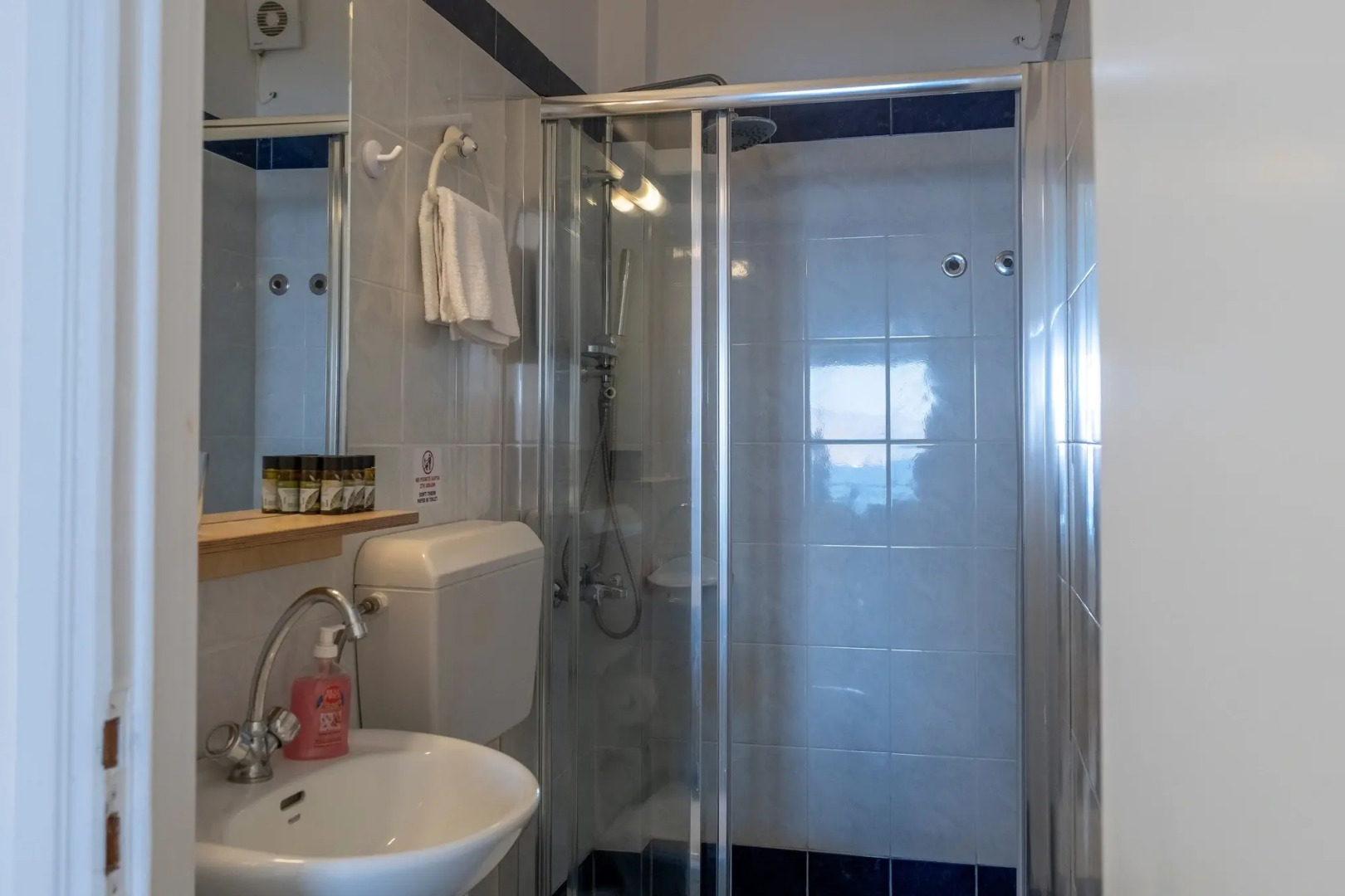 Meli Apartments & Villas