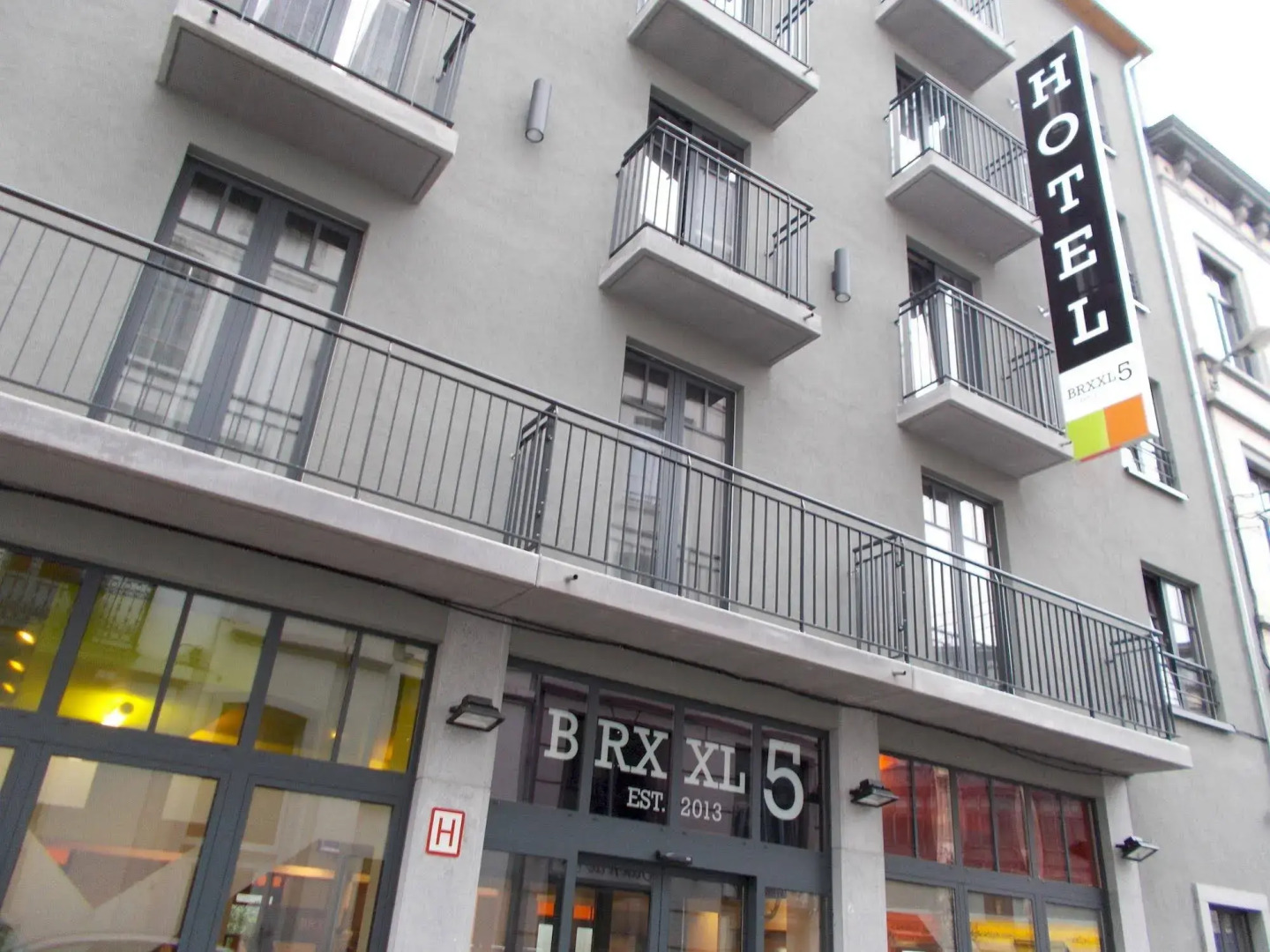 BRXXXL5 - Hostel