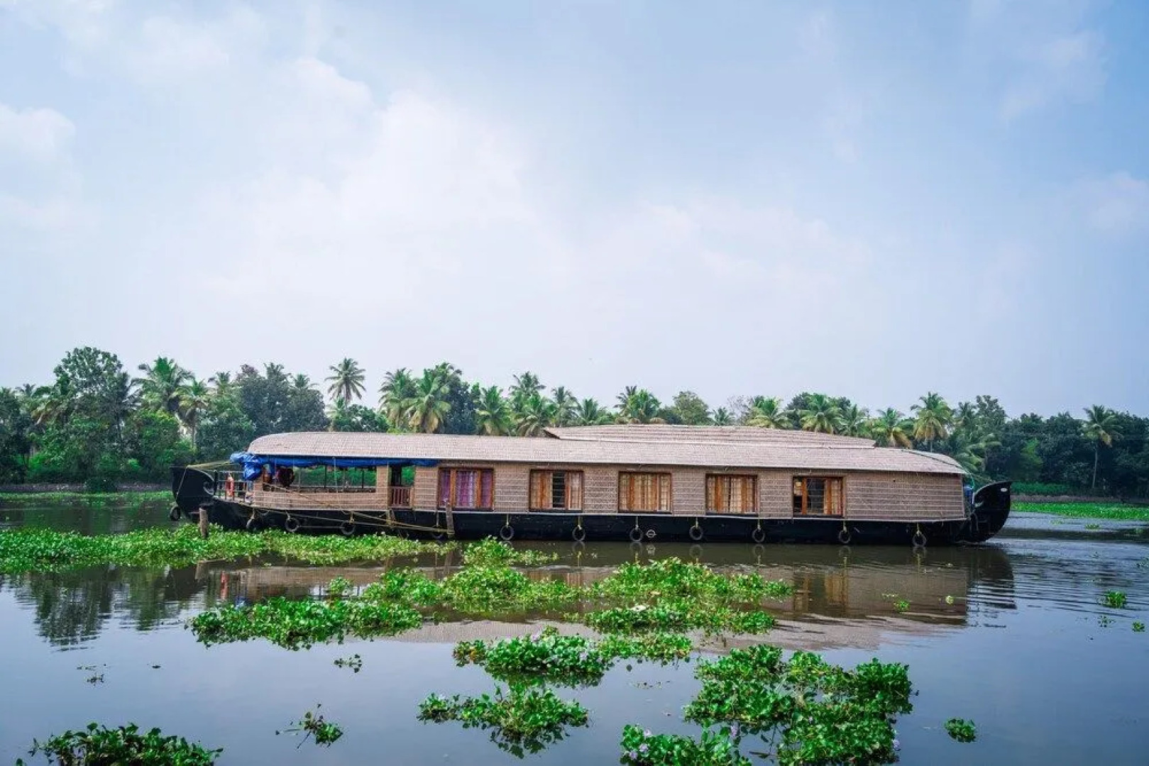 OYO 23103 Houseboat Ganga 5bhk Deluxe