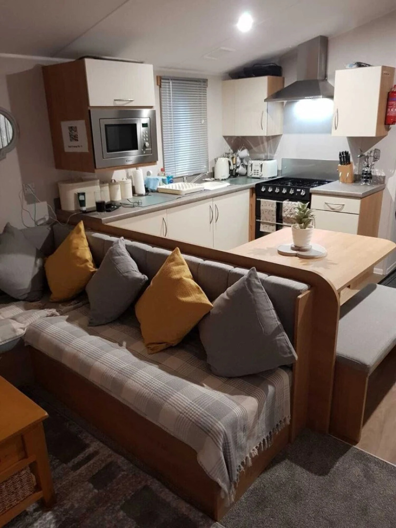 8 Berth Pet Friendly New Caravan in Towyn, Wales