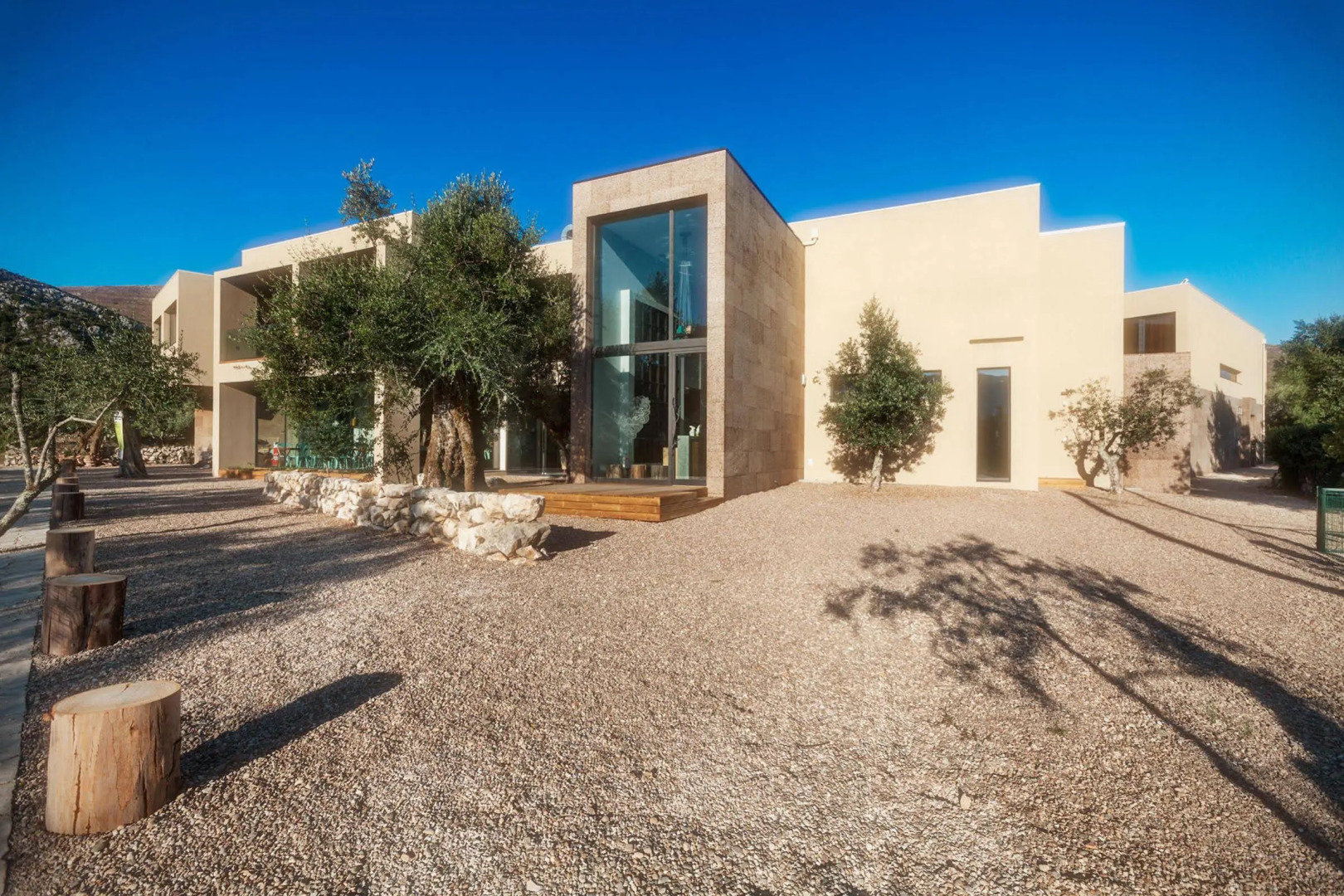 Cooking and Nature Emotional Hotel