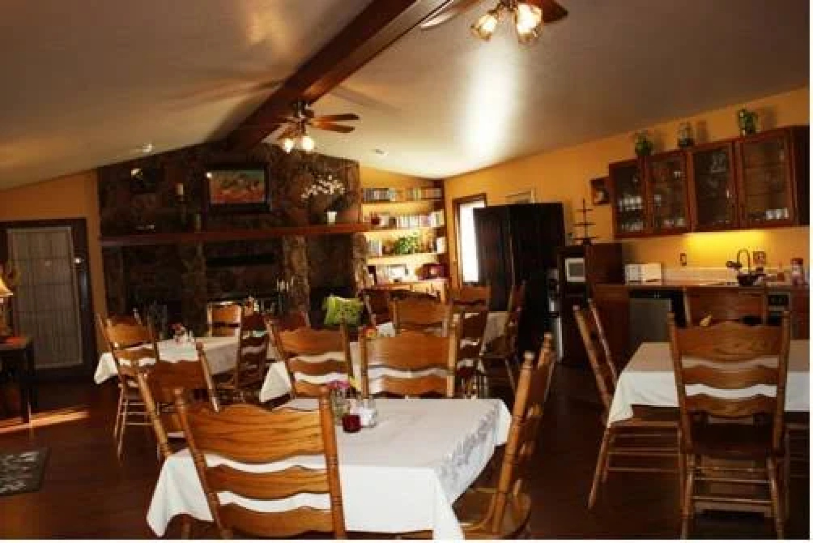 Lookout Inn GuestHouse and Suites