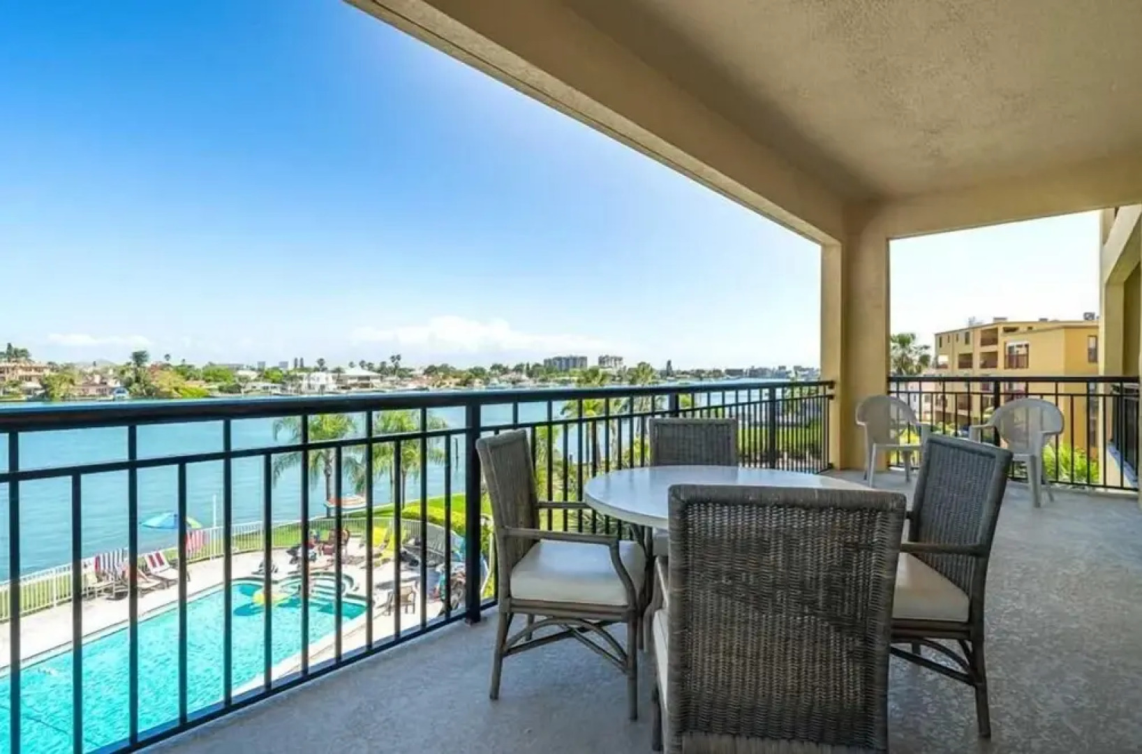 210 - Palms of Treasure Island