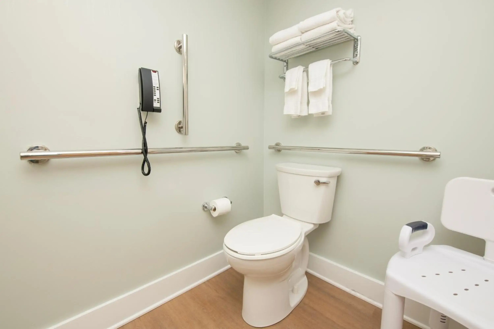 Commander Hotel & Suites