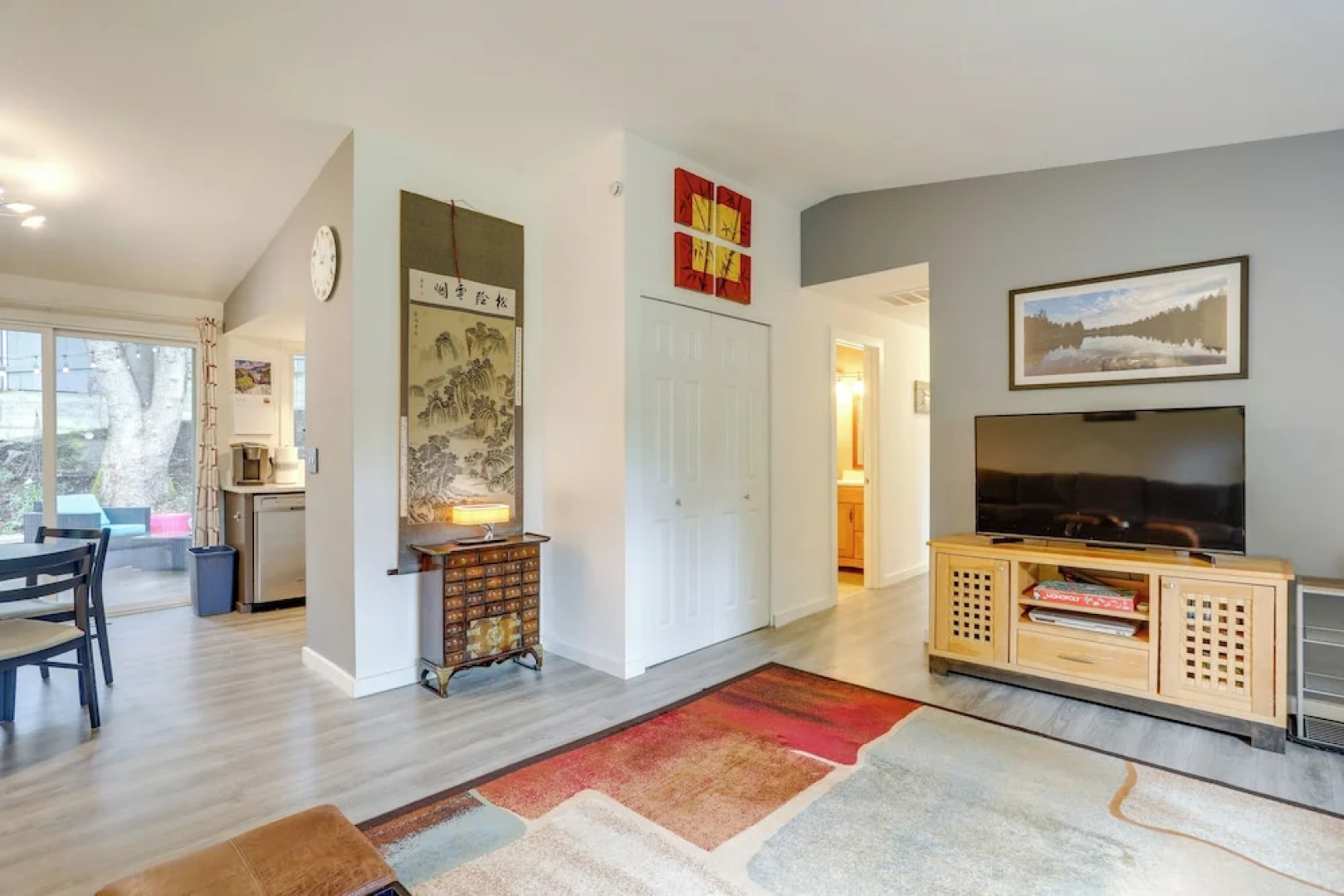 Pet-friendly Sammamish Home w/ Deck ~ 3 Mi to Lake