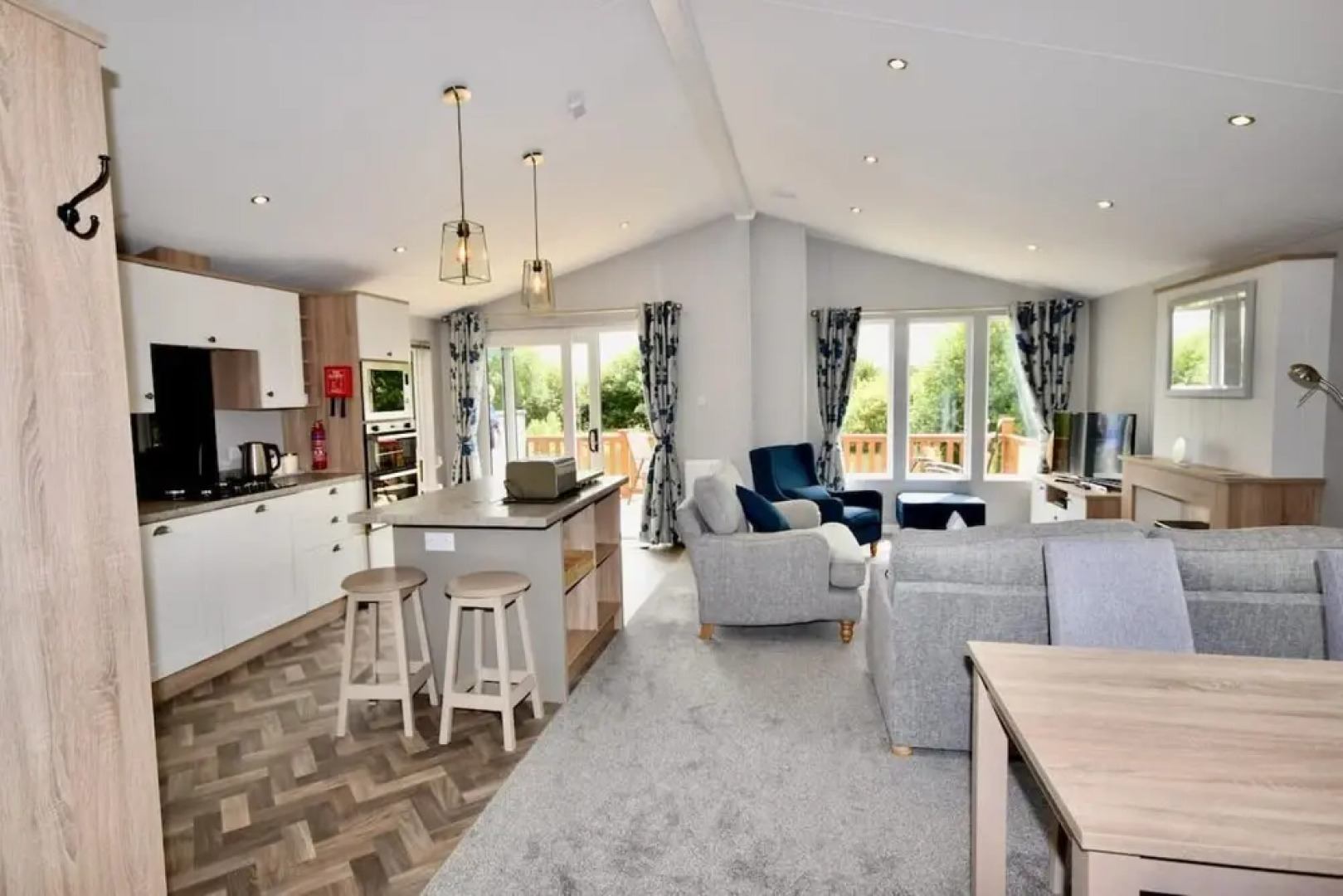 Poppy An Immaculate Lake Side Lodge the Perfect Retreat for all Sleeps 4