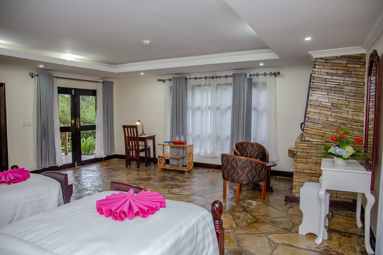 Ingagi Park View Lodge