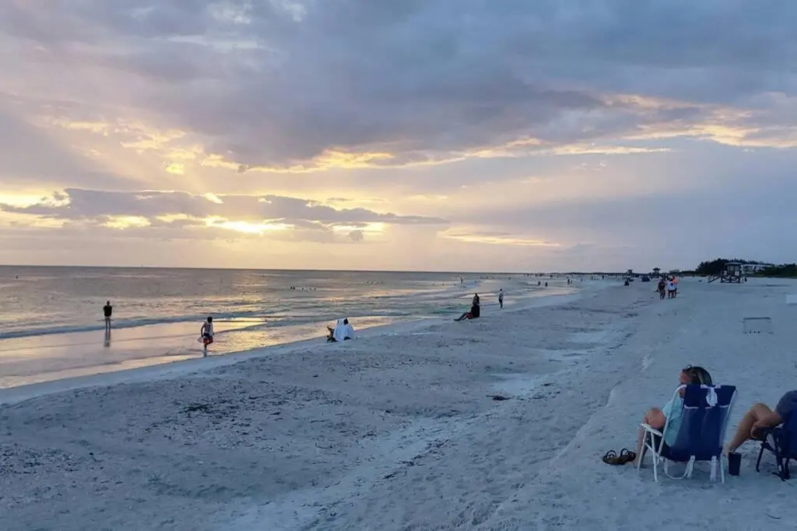 Beautiful home- Private getaway-Heated Pool/Hottub