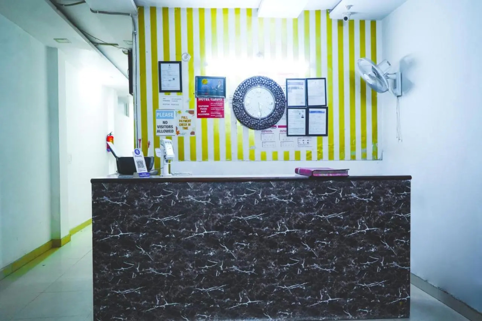 Hotel Cladis - Noida Sector 15 by OYO