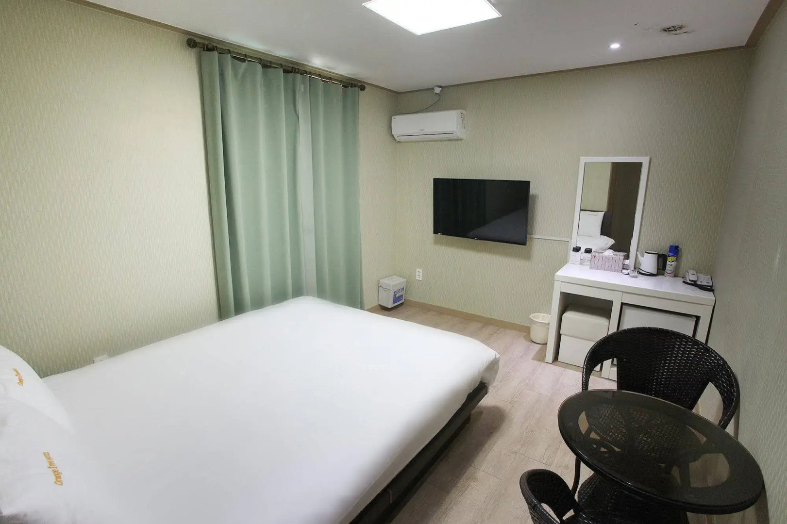 Orange Tree Hotel & Cafe