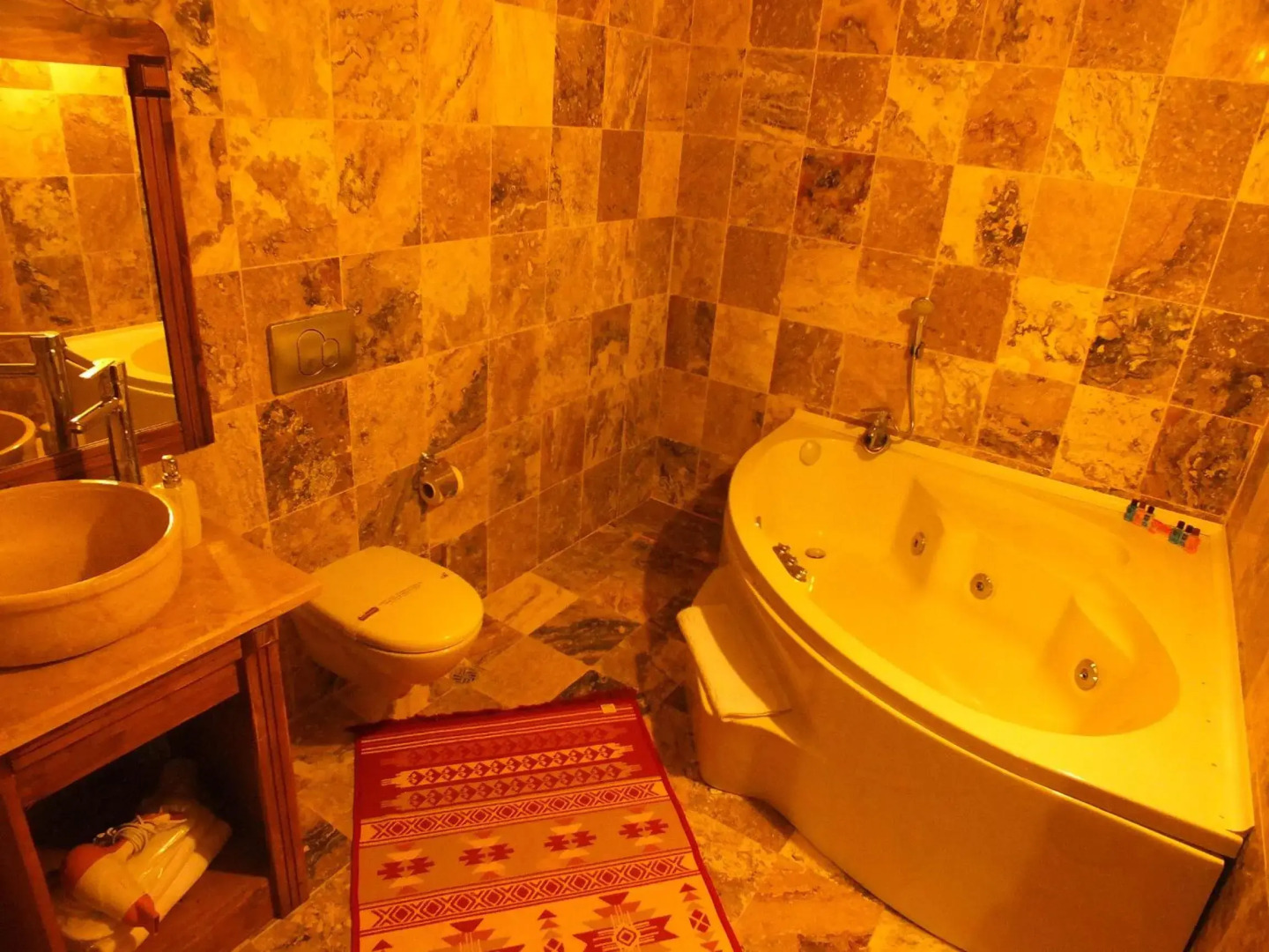 Dilek Tepesi Cave Hotel