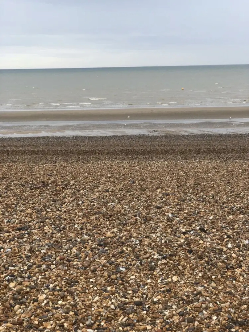 3 bed Bungalow minutes from the beach