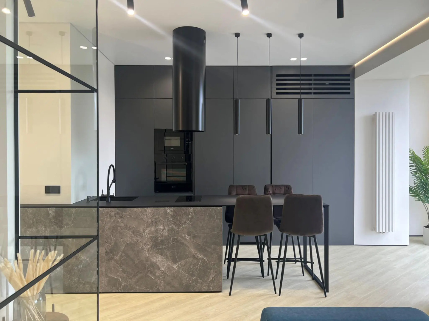 Live (Лайв) на улице Нурсултана Назарбаева 1/3