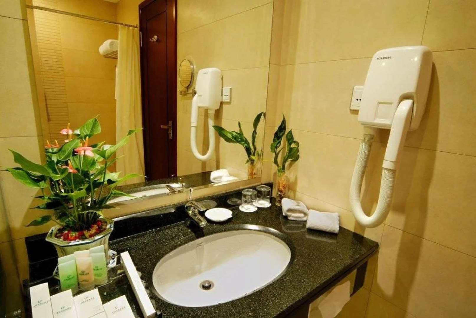 East Lake International Hotel