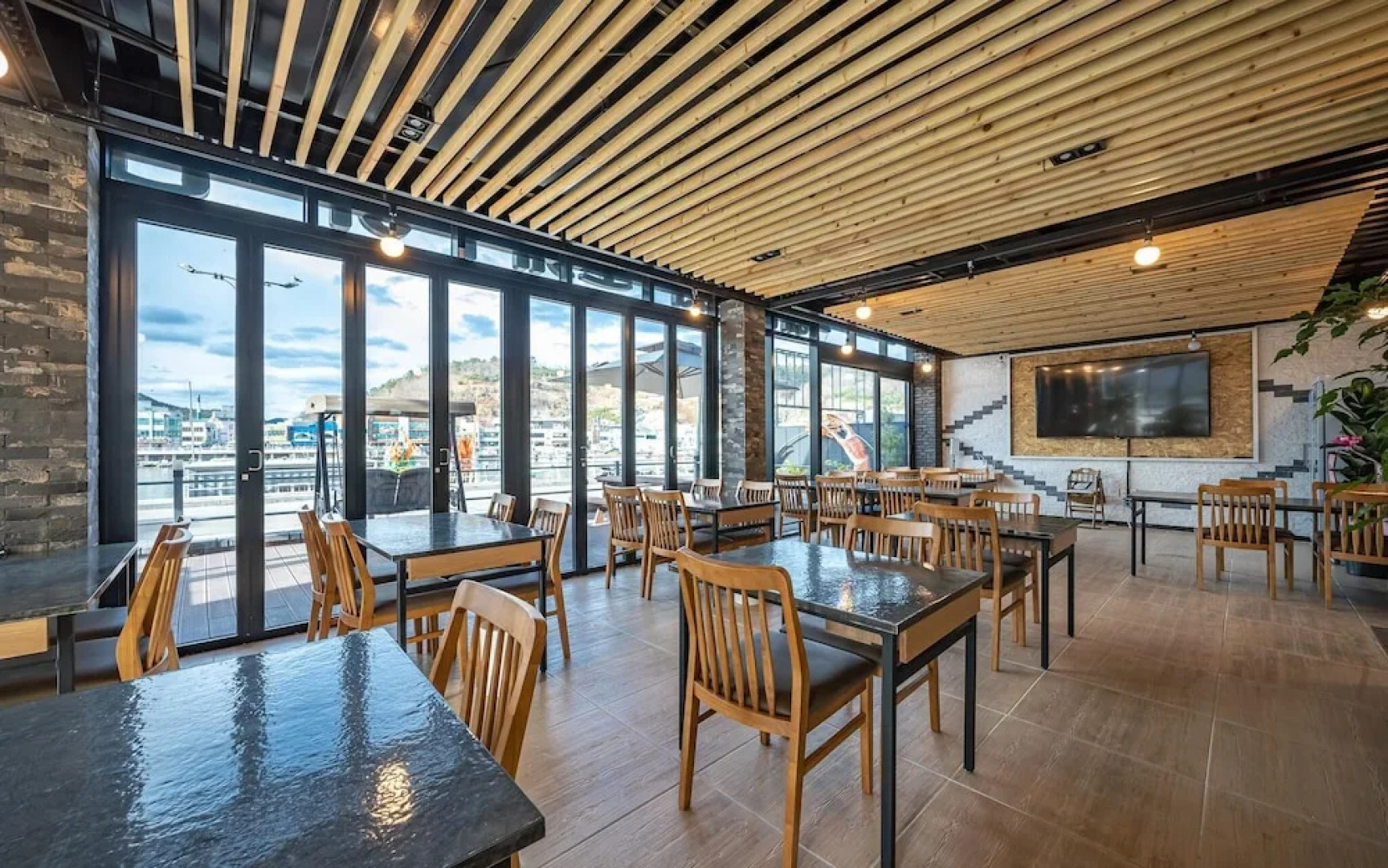 Yeongdeok Gangguhang Cloud Hotel