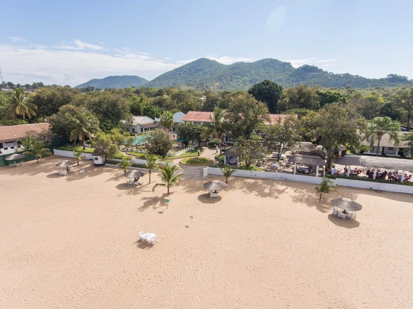 Отель Sunbird Livingstonia Beach