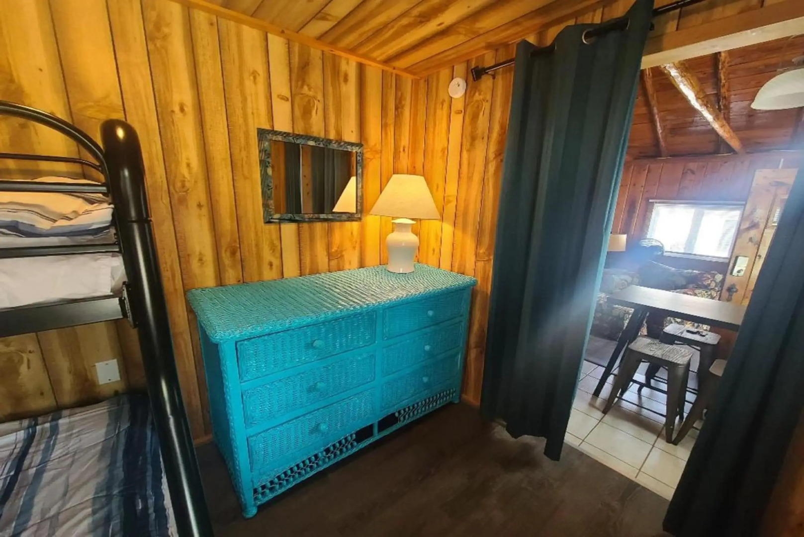 Lake Huron - Super Cute Lake Front Cabin (Sleeps 5)