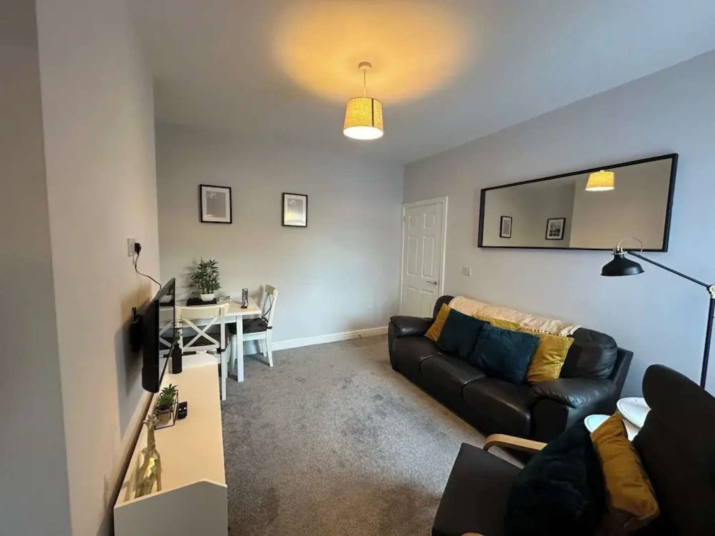 Storey Apartment - Downstairs 2bed Flat