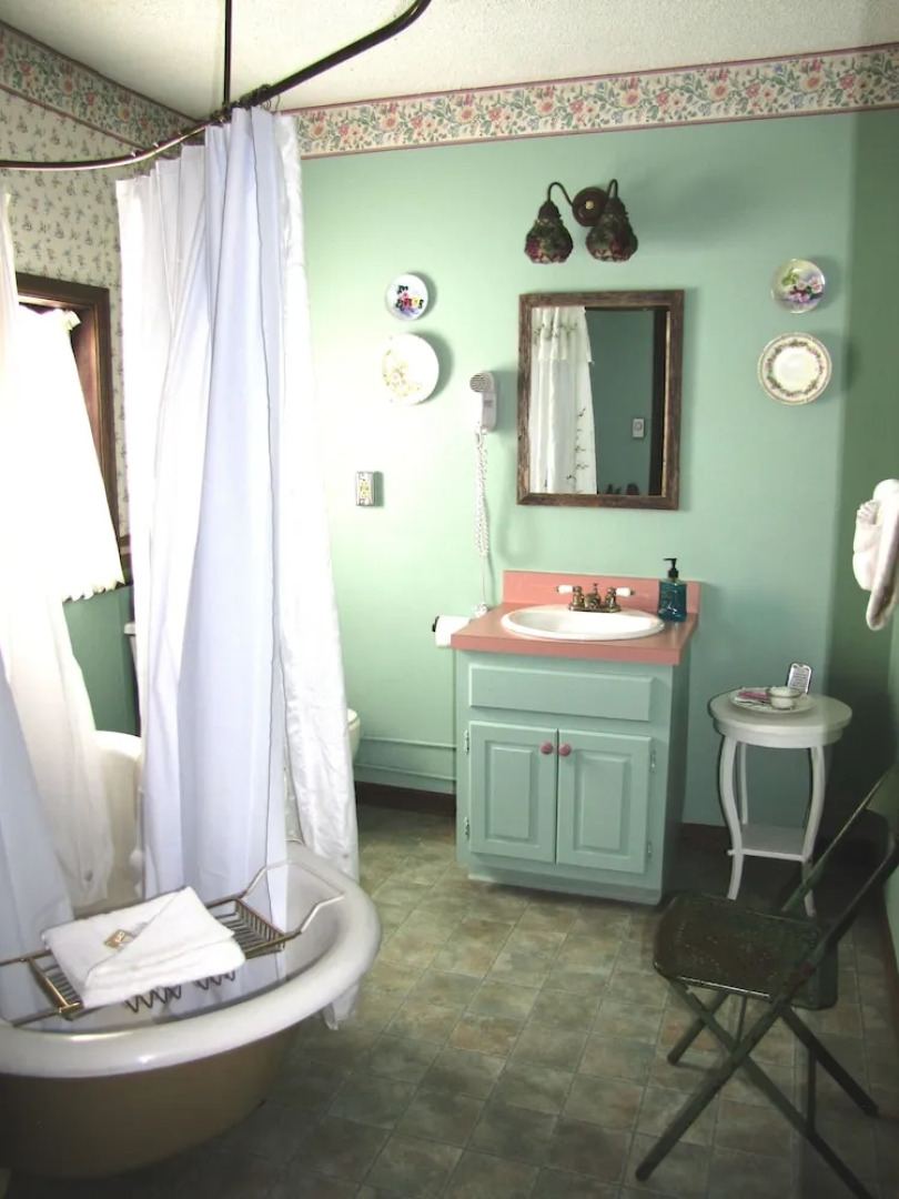 The Historic Rapids Lodge and Restaurant