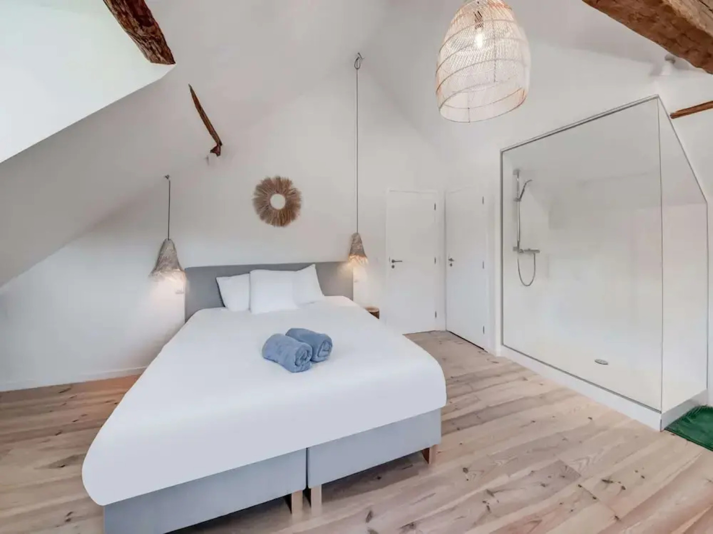 Castle in Ferrieres With Pond Garden