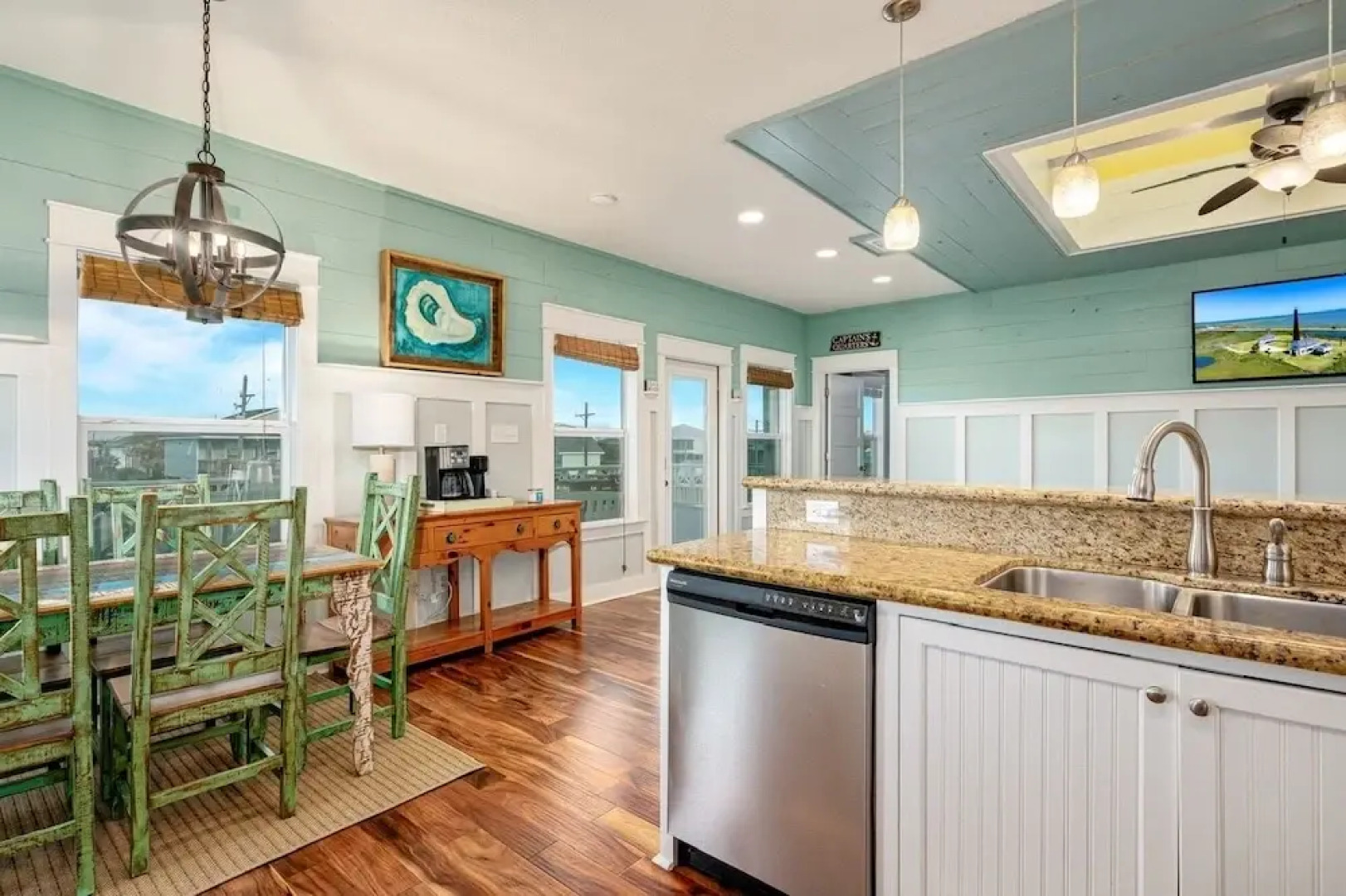 The Beach House 3 Bedroom Home by RedAwning