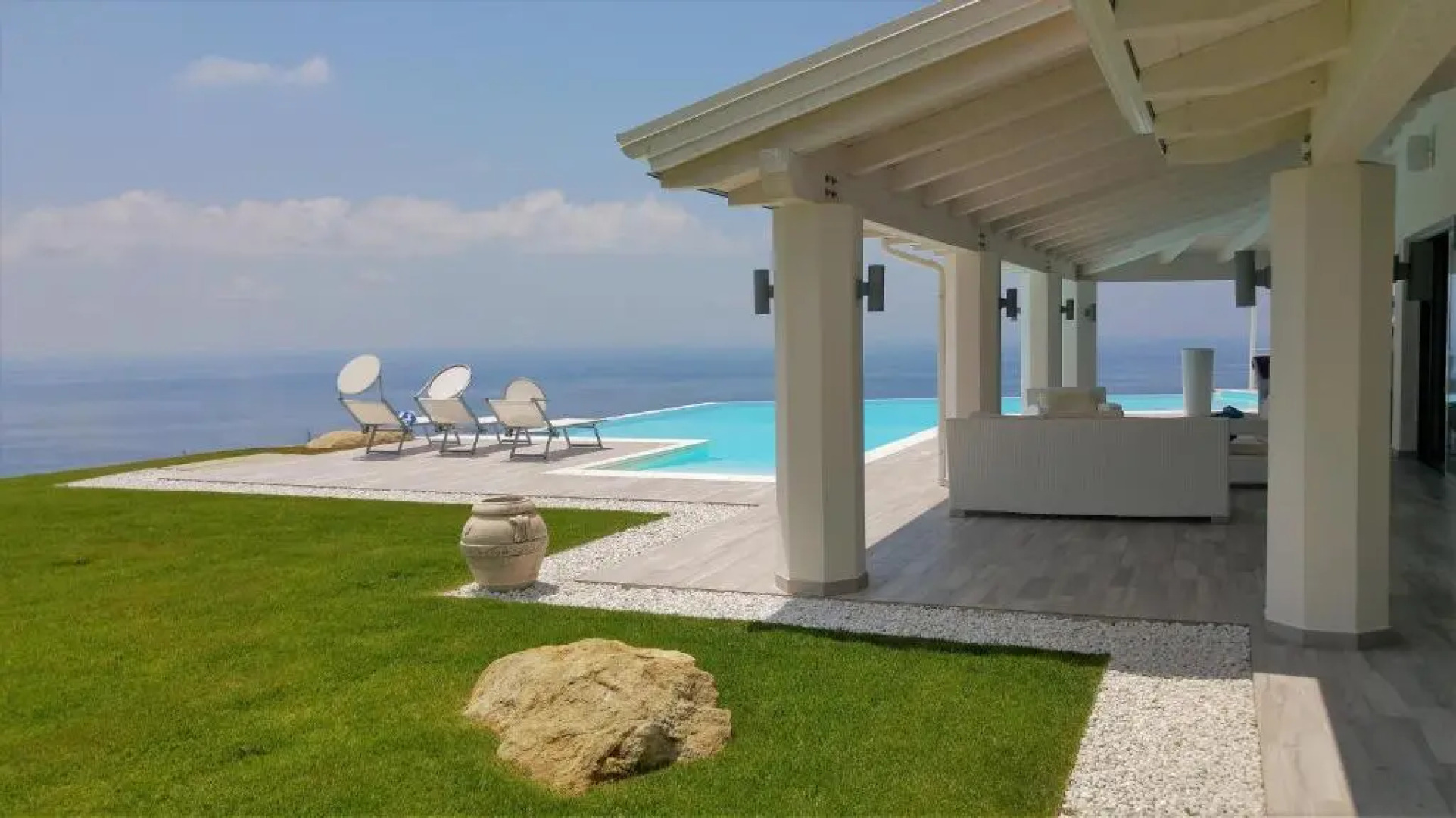 White Club Residence