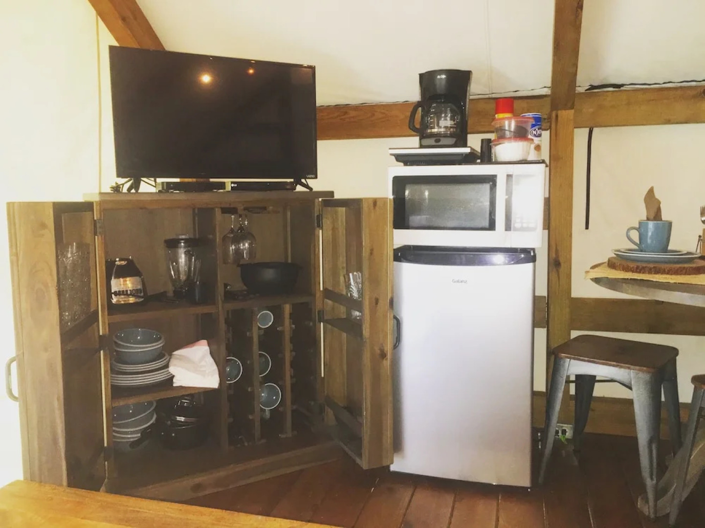 Geronimo Creek Retreat Glamping Cabin #2 - Campsite