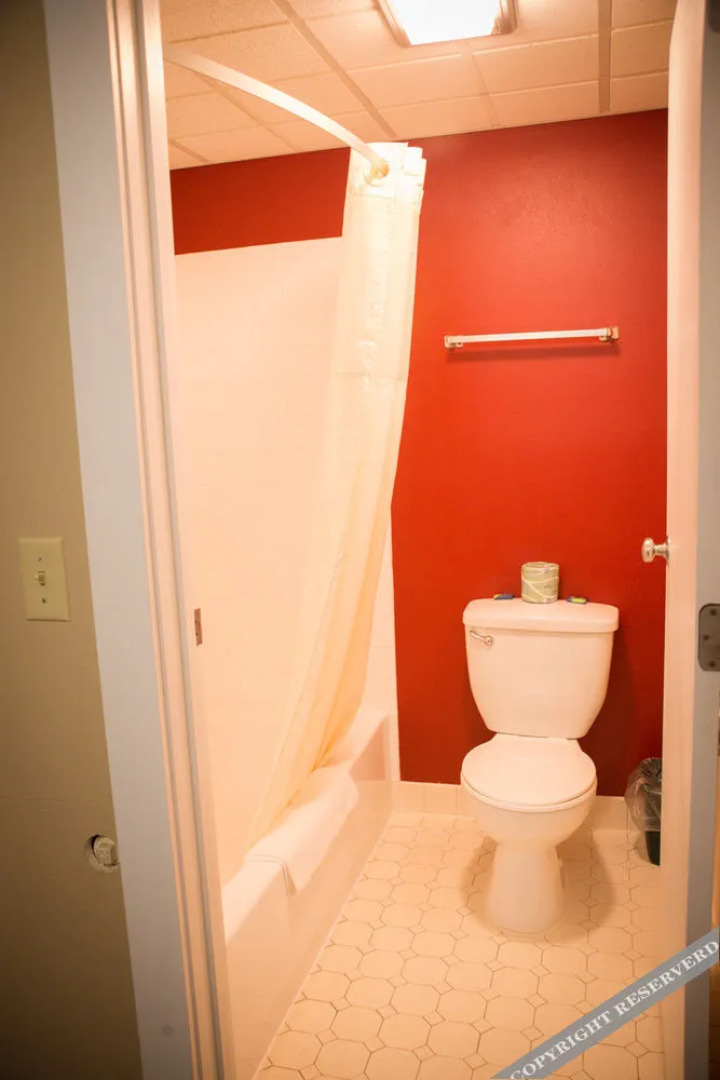 The Washburn Inn - On the Lake