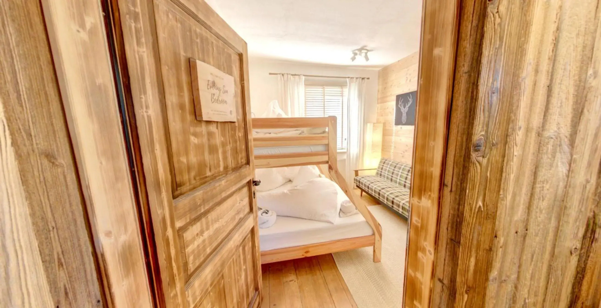 DMG - 'Funky First Floor' Unique Mountain Apartment