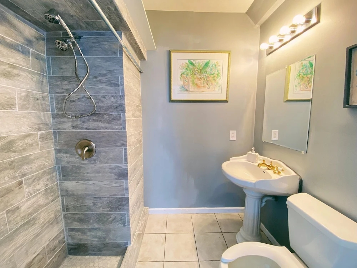 Tavern on the Bay Hotel & Marina