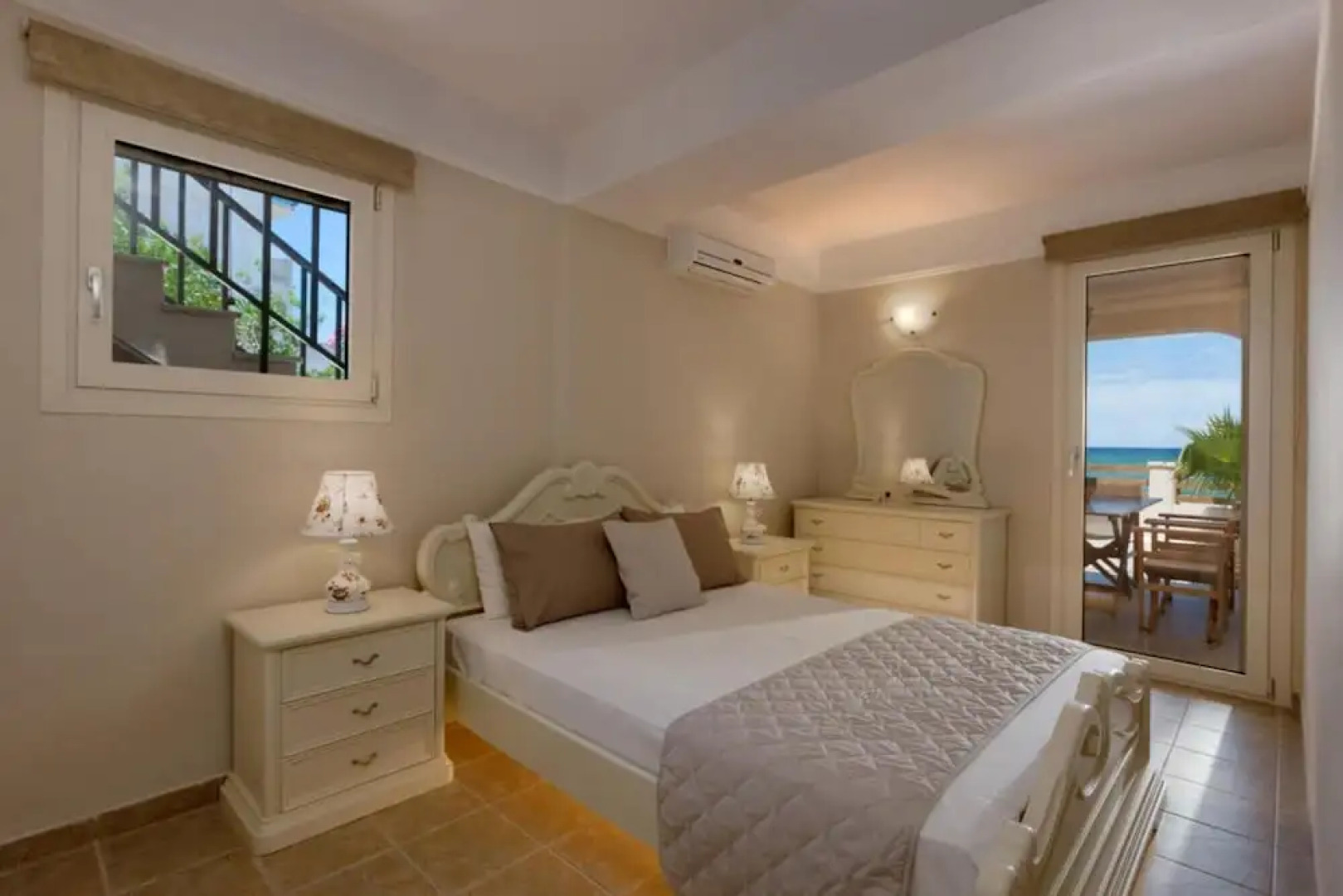 Villa Elizabeth - Seafront Modern Villa - Villa Elizabeth - Seafront Classic Villa