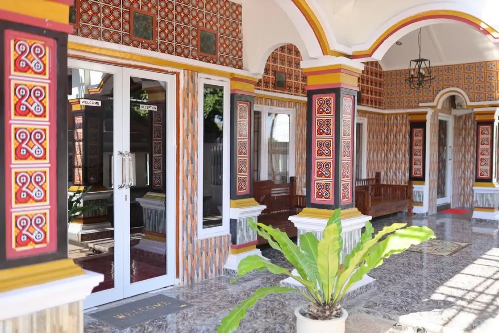 Urbanview Hotel Eropa Maros near Sultan Hasanuddin Airport by RedDoorz