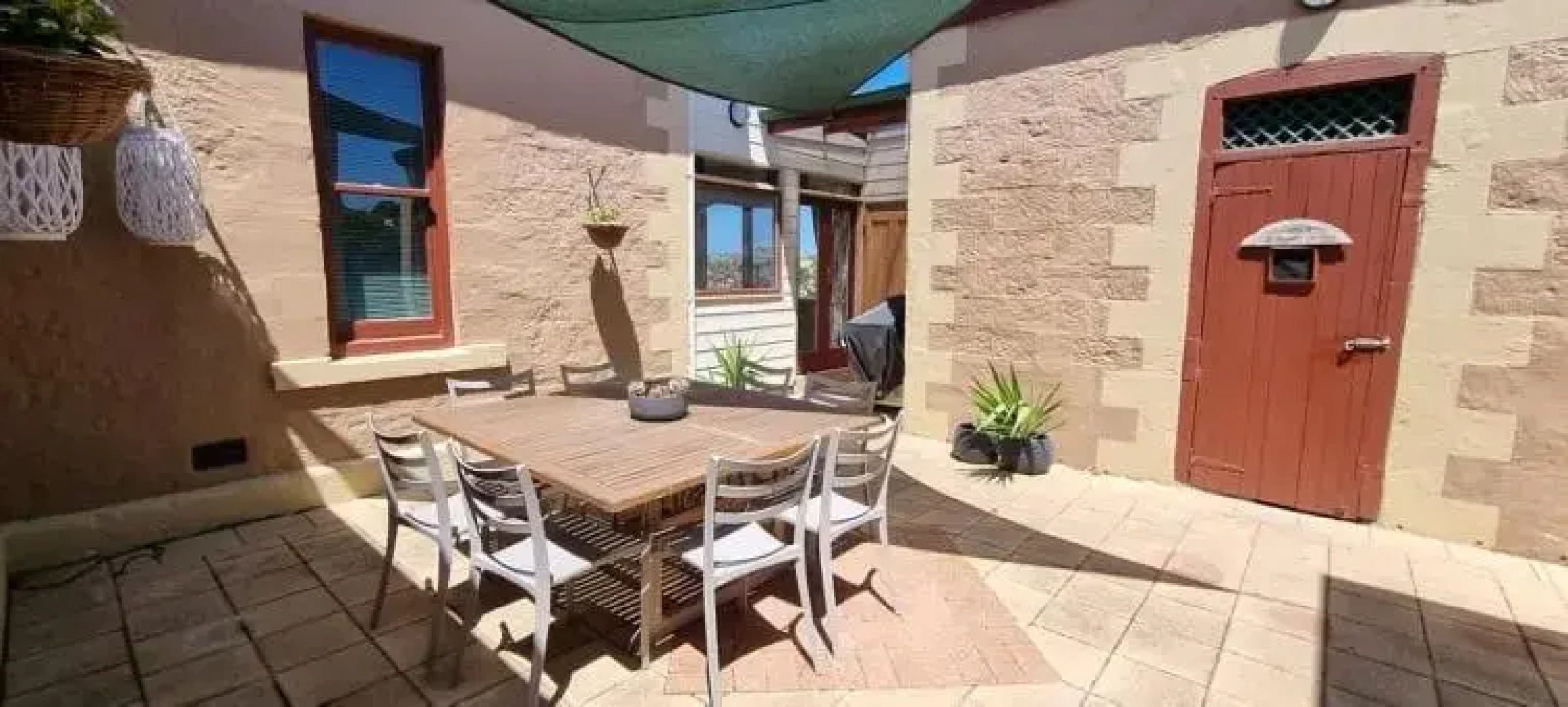 Court House - Studio