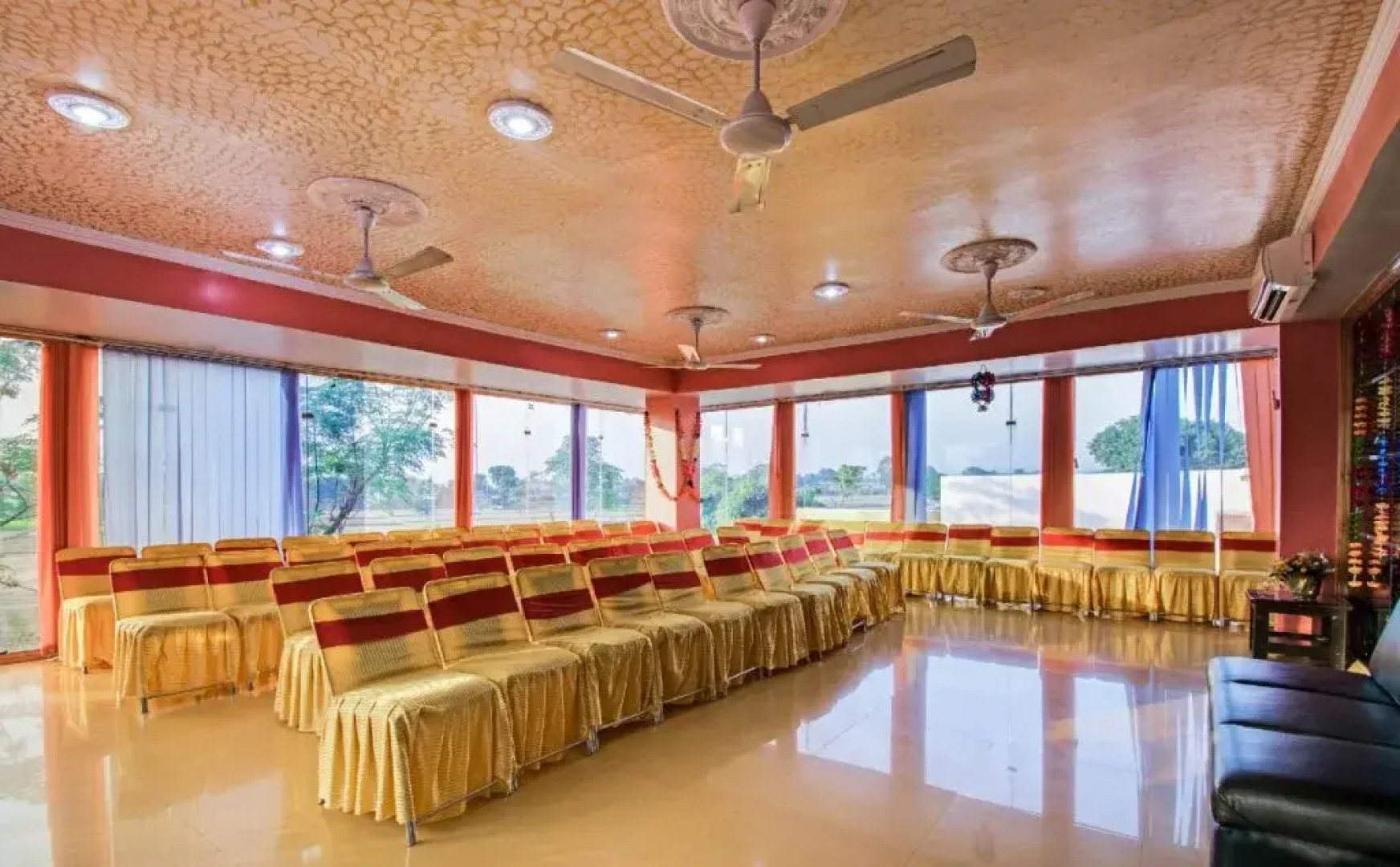 Hotel Ishant And Restaurant By OYO Rooms