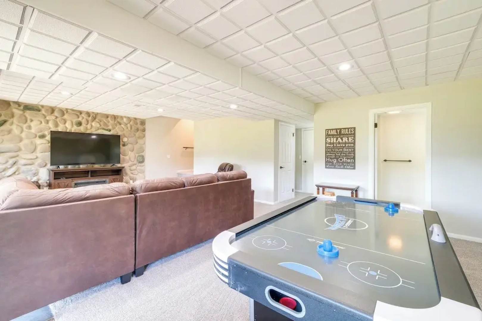 Beautiful Bellaire Home w/ Amenities, 4 Mi to Lake