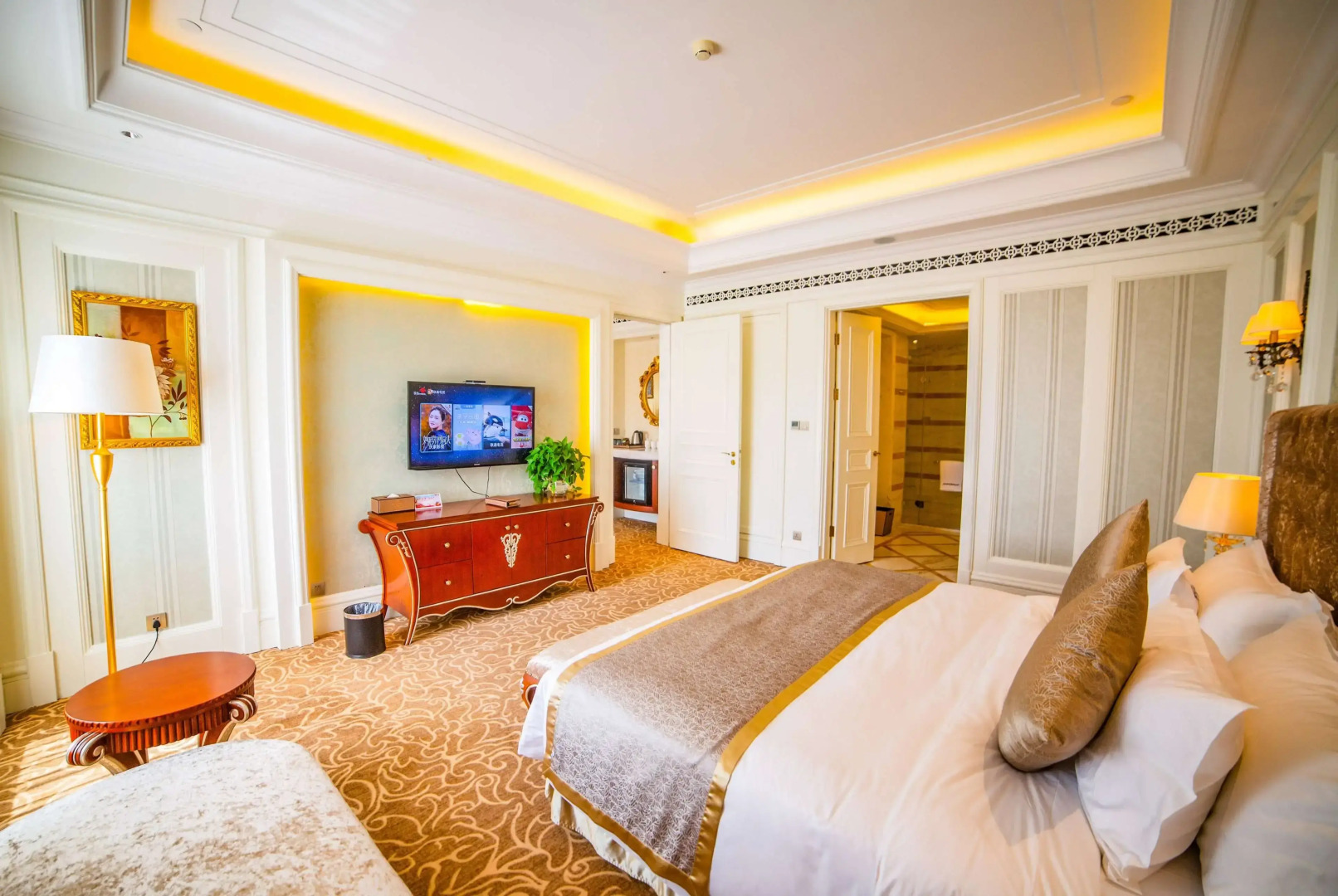 Howard Johnson by  Domando Plaza Wulanchabu