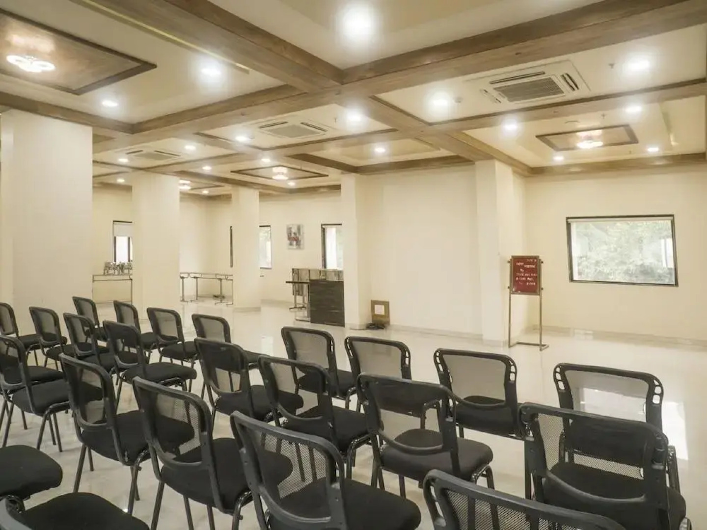 Super Townhouse OAK Regal Inn Near Sant Tukaram Nagar Metro Station