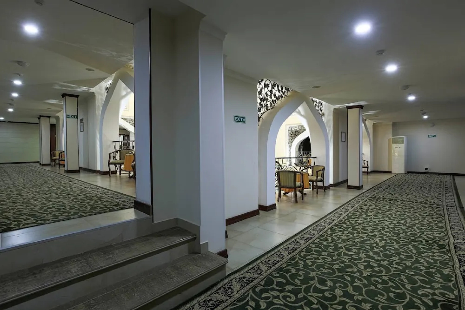 Отель Zargaron Plaza